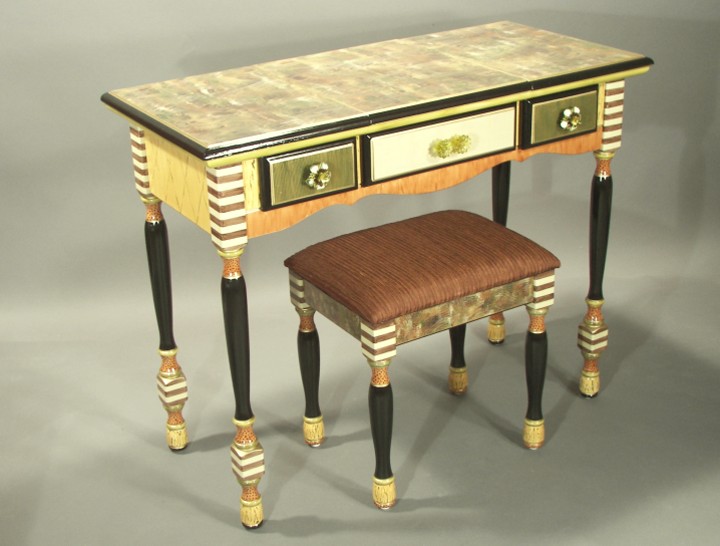 catweb500two-b-ftv-2-fliptopvanity2green-flowerknobsw-stool.jpg